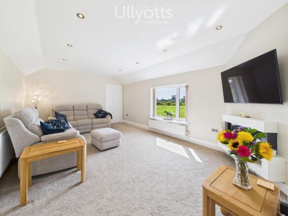 4 bed Detached for sale Image 7