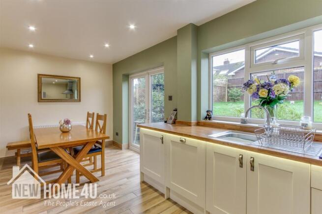 KITCHEN/DINING ROOM: