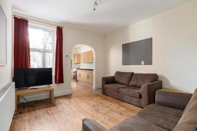 4 bed House for sale Image 6