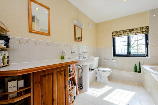 En-Suite Bathroom