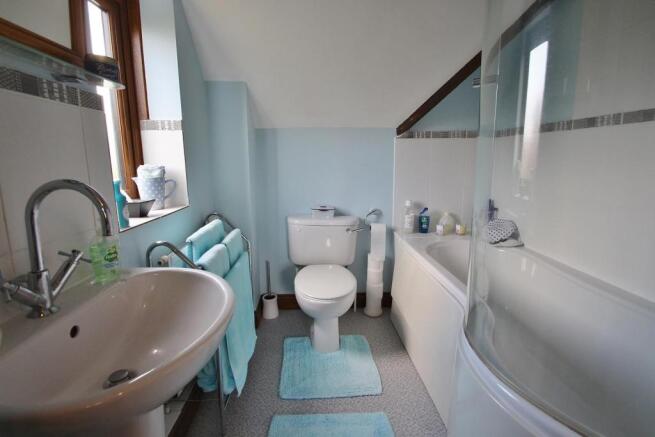 Bed 2 En-suite.JPG