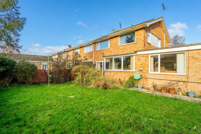 4 bed Semi-Detached for sale Image 4