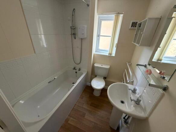 2 bed Flat for sale Image 6