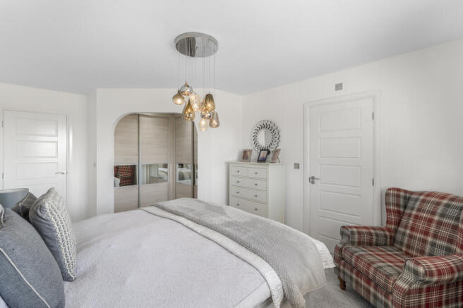 4 bed Detached for sale Image 8
