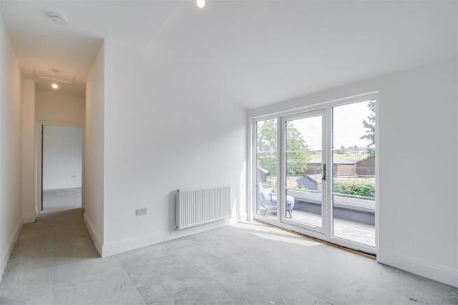 5 bed Semi-Detached for sale Image 9