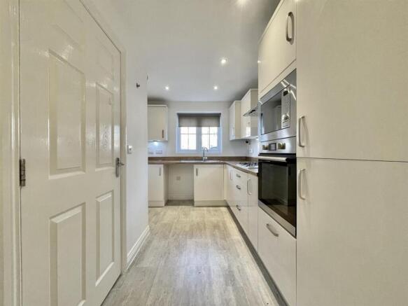 52 Hornbeam Kitchen (2).jpeg