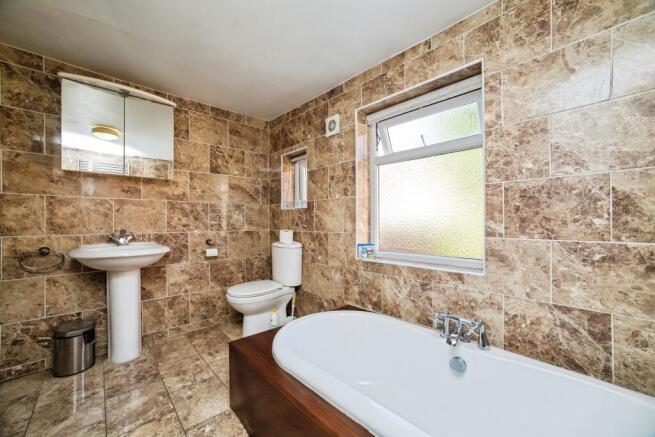 4 bed Semi-Detached for sale Image 9