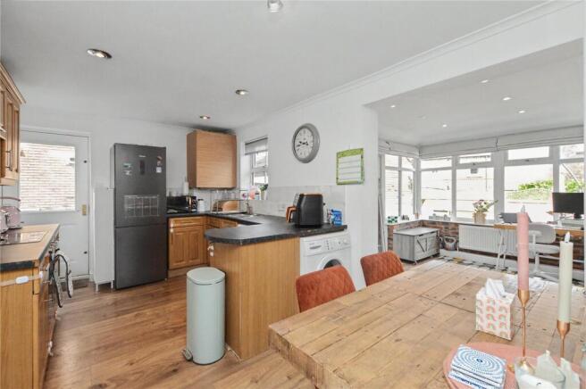 3 bed Semi-Detached for sale Image 4