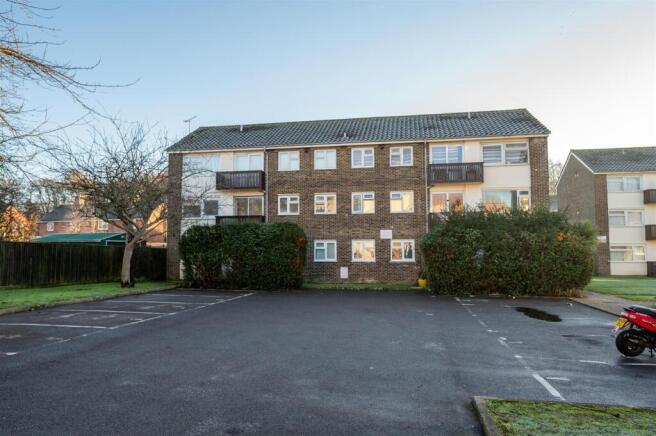 Flat 9 Thames Court 26 11.jpg