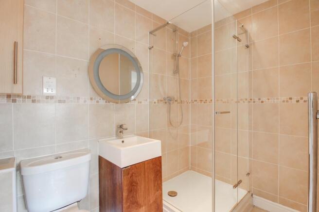 Ensuite to Bed 1