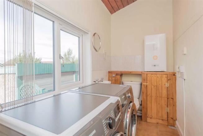 Utility Room / WC: