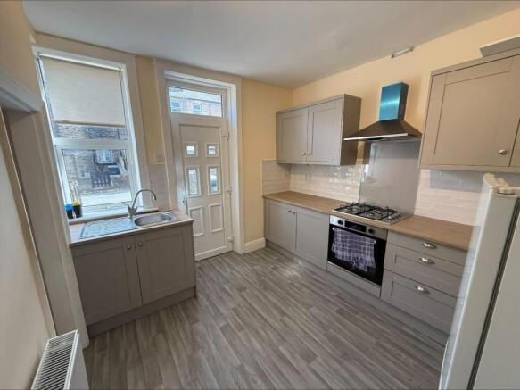 3 bed Terraced to rent Image 3