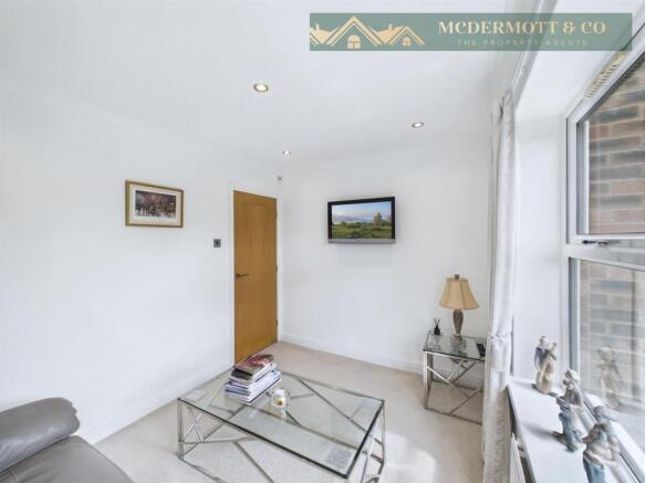 5 bed Detached for sale Image 5