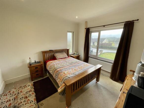FRONT DOUBLE BEDROOM