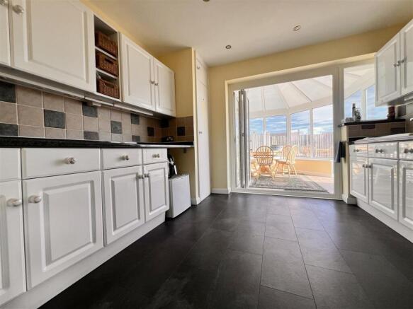 Kitchen: