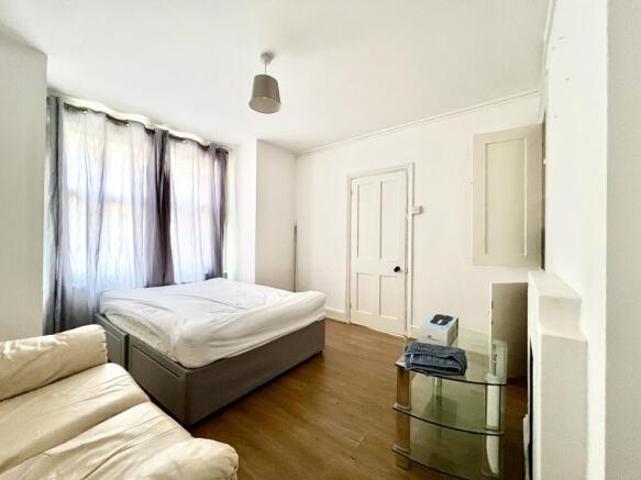 Lounge/Bedroom