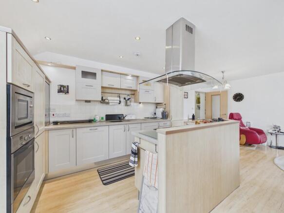 2 bed Apartment for sale Image 5