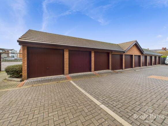 2 bed Apartment for sale Image 8