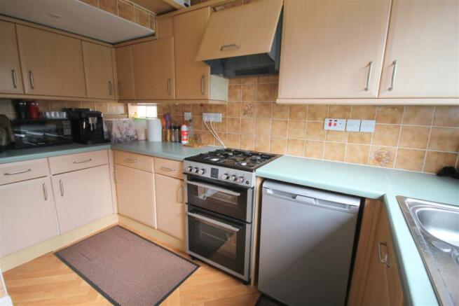 Kitchen 2.JPG