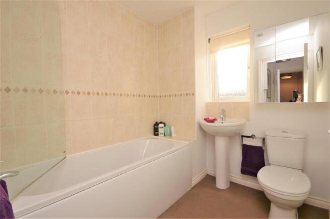 04 bathroom woodfield.JPG