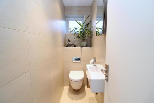 014 Willowside - Cloakroom.JPG