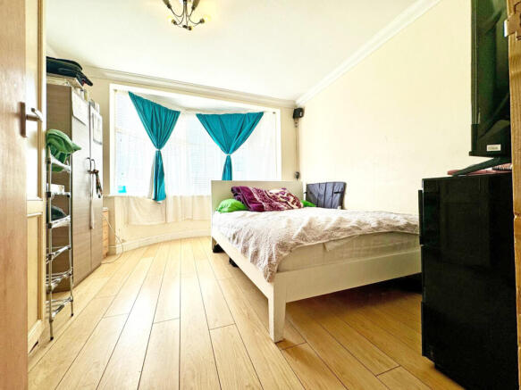 Brian Road, Romford, Essex, RM6 photo 5
