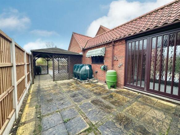 patio to side.jpg