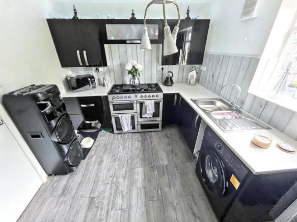 2 bed Semi-Detached for sale Image 4