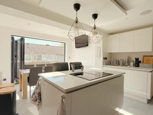 3 bed Town House for sale Image 11