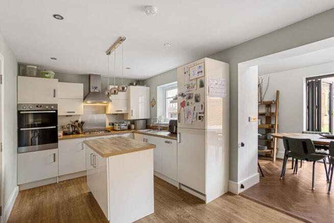 4 bed Semi-Detached for sale Image 5
