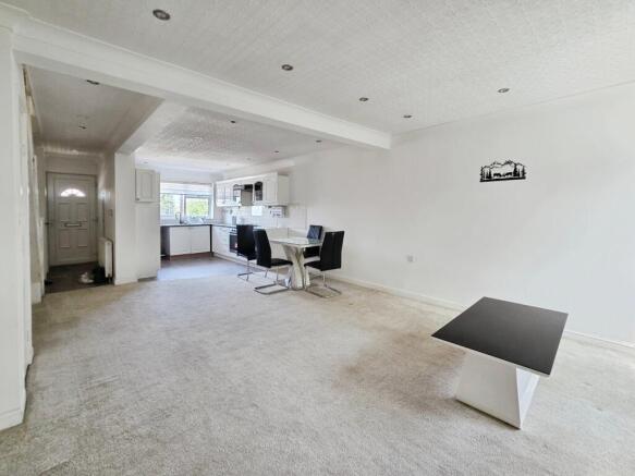 3 bed Semi-Detached for sale Image 11