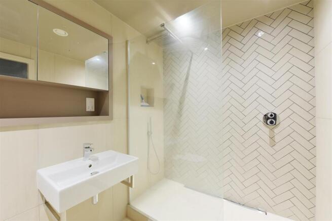 2 bed Apartment to rent Image 4