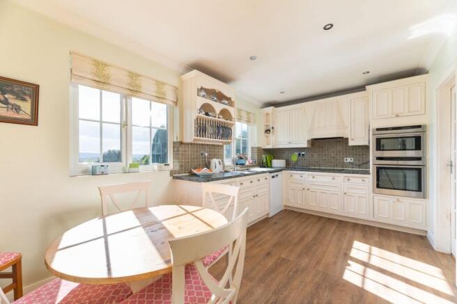 4 bed Detached for sale Image 5