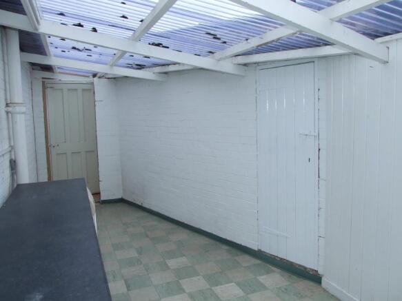 Side Utility Area