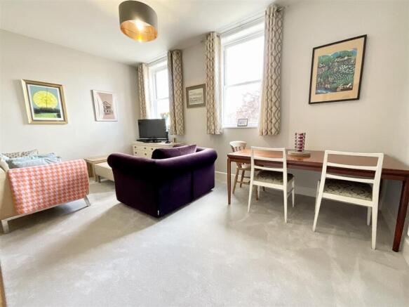 2 bed Flat to rent Image 11