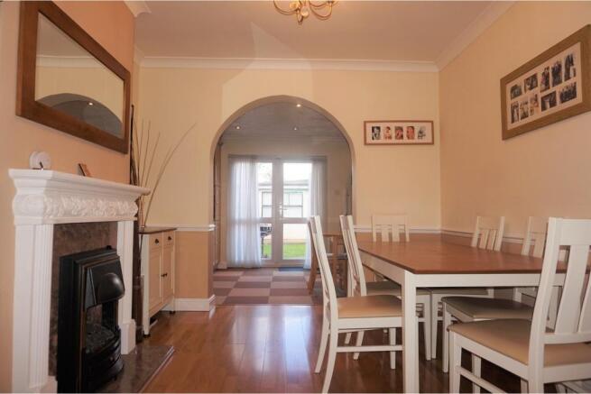 Lounge/Dining Room