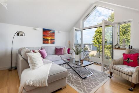 DETACHED TOWNHOUSE WITH SEA VIEWS - Marine View Close, Cowes