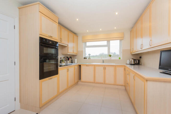 Kitchen/Breakfast...