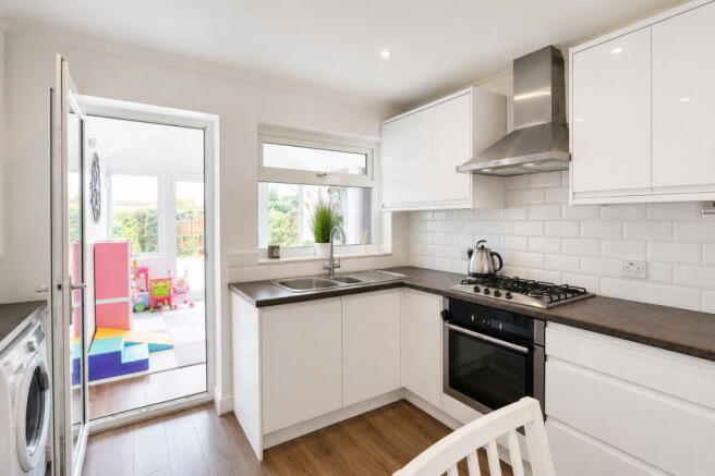 Frinton Road, Collier Row, RM5 photo 3