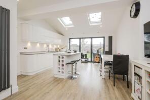 49, Greenway, Raynes Park, London SW20 9BQ