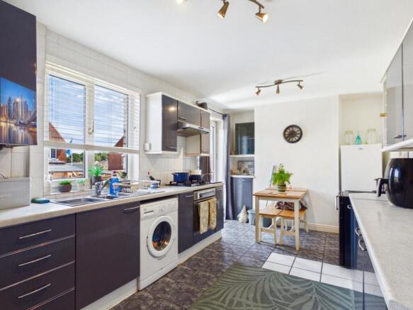 3 bed Semi-Detached for sale Image 9