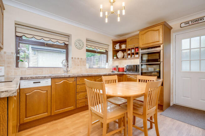 4 bed Detached for sale Image 10