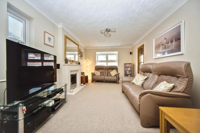 4 bed Detached for sale Image 6