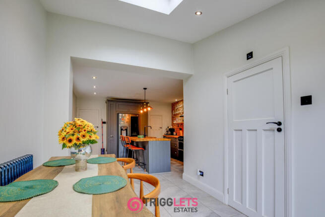 4 bed Semi-Detached for sale Image 7