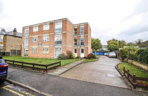Flat 4, 27 Conlan Court, Maldon Road, Wallington SM6 8BL