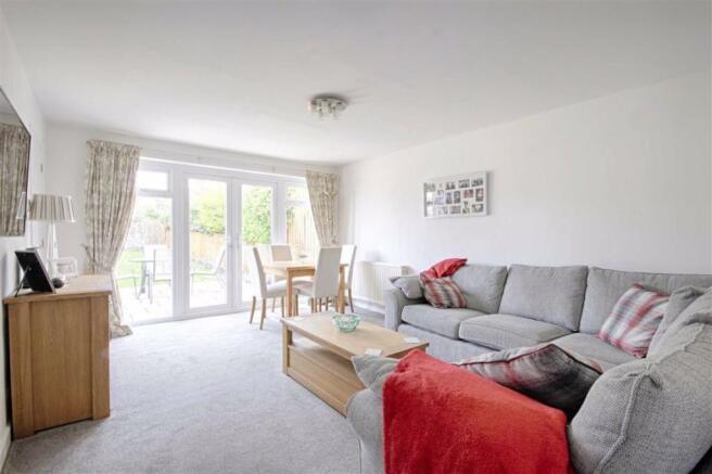 LIVING/DINING ROOM