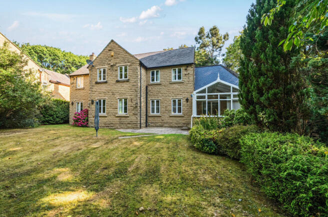 5 bed Detached for sale Image 8