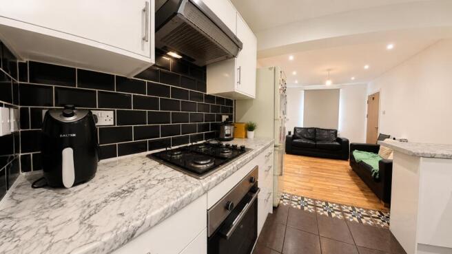 Kitchen/Lounge.4