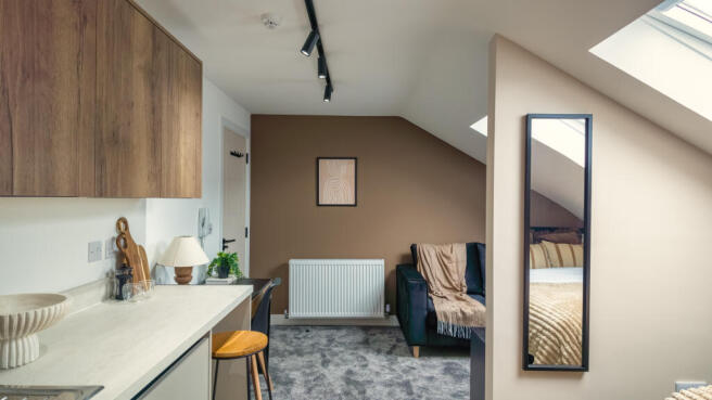 9 bed House of Multiple Occupation to rent Image 6