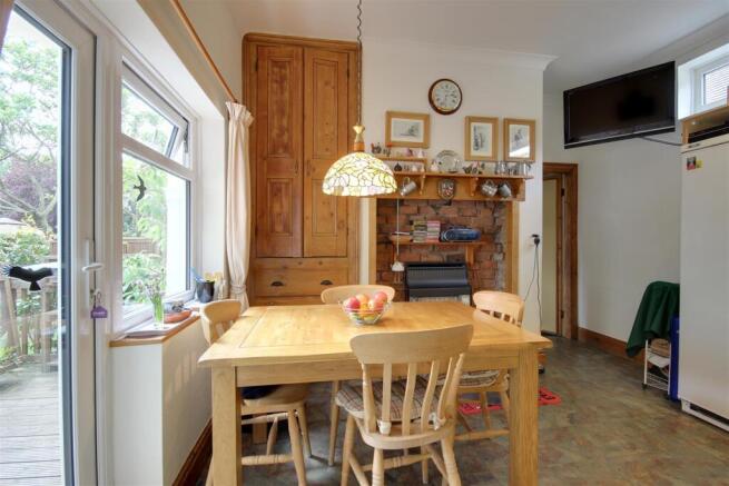 5 bed Semi-Detached for sale Image 6